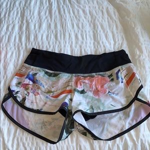 lulu lemon patterned shorts